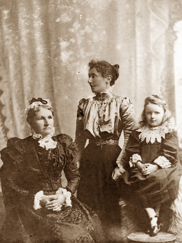 Annie Eliza Cowper, Annie Cowie, Della Cowie